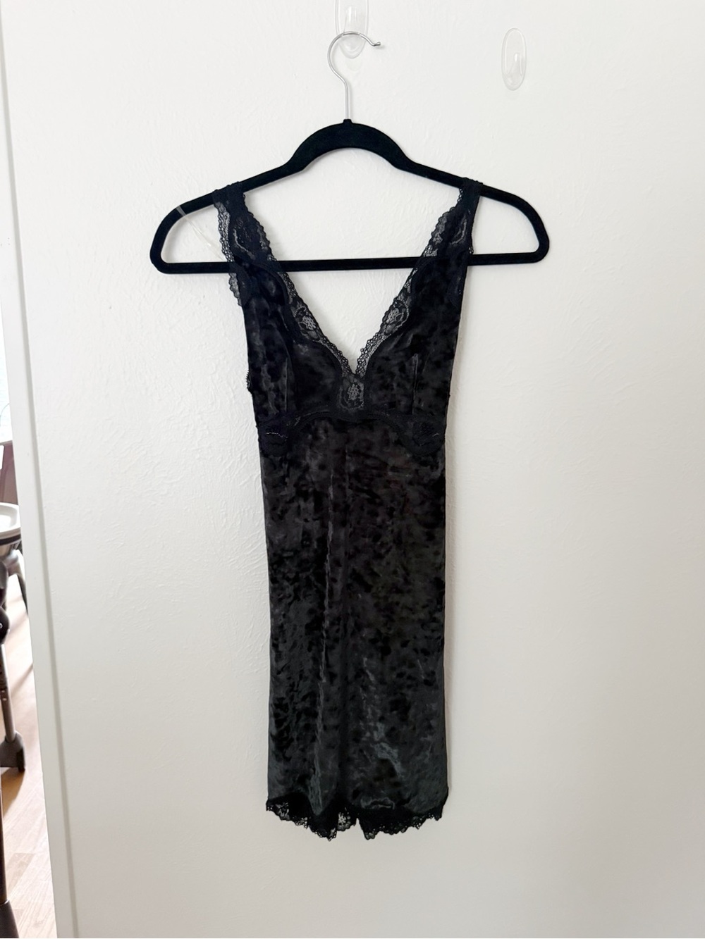 NWT Victoria’s Secret Crushed Velvet Chemise Dress Sz S - Picture 2 of 7
